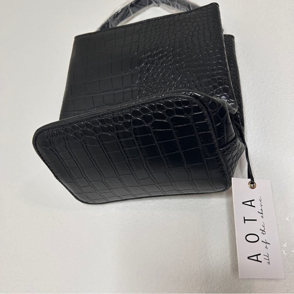 Aota Elena Bucket Bag Black Vegan Leather Crocodile Embossed-Crossbody Strap-NWT - Picture 5 of 8